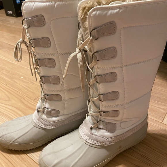 Shoes - Picture 7 of 8